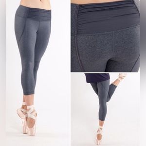 Lululemon Rehearsal Crop Leggings in Heathered Gray Size 2.